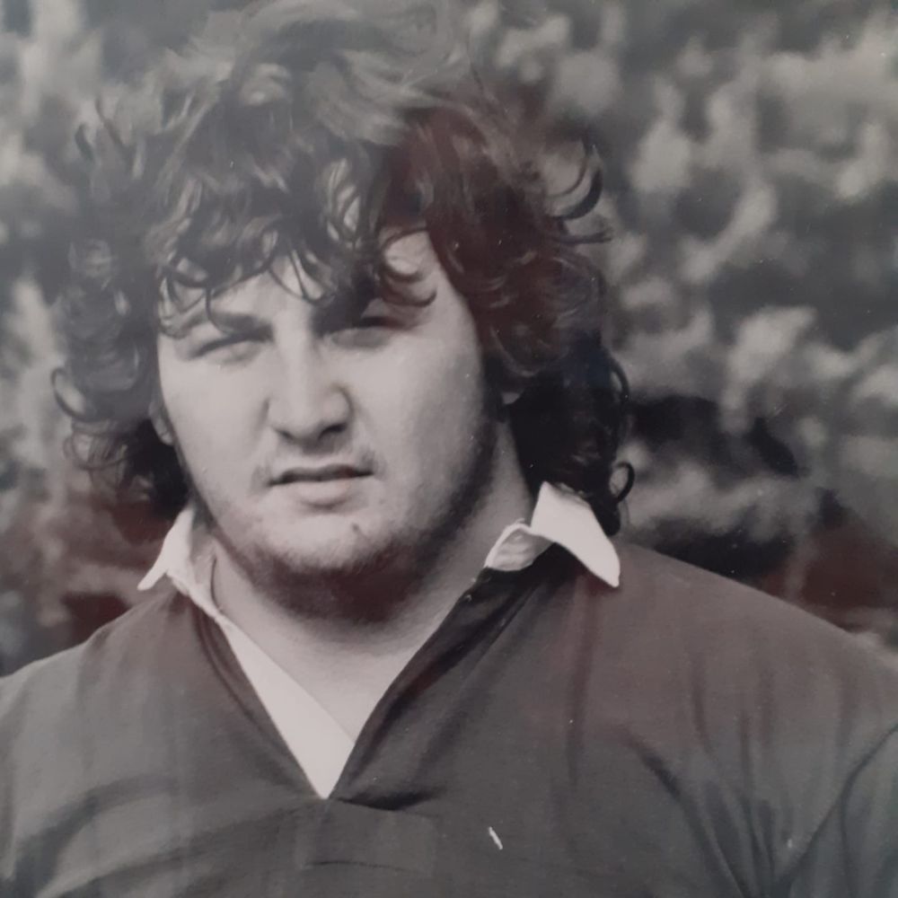 Ovale d'oro con fronda a Ghillani